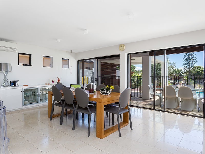 27 Rapallo Avenue, Isle Of Capri QLD 4217