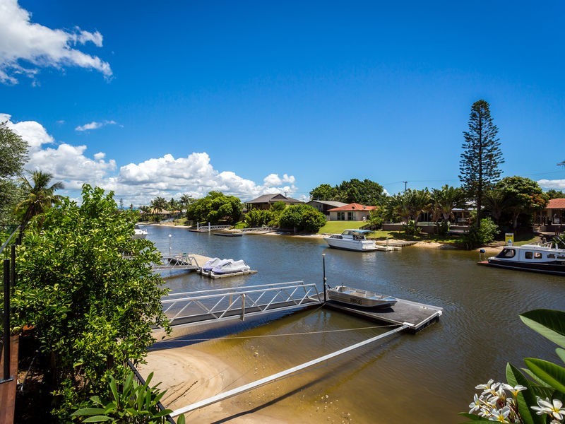 27 Rapallo Avenue, Isle Of Capri QLD 4217