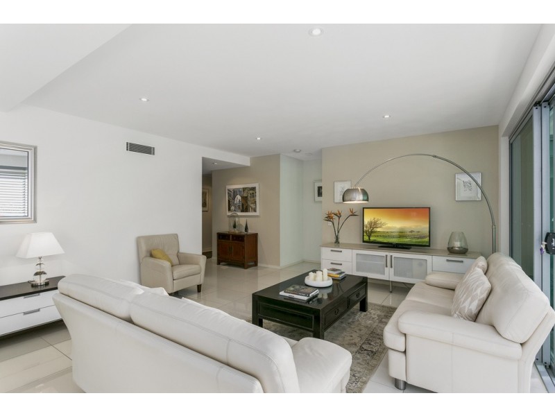 2/7 Burra Street, Chevron Island QLD 4217