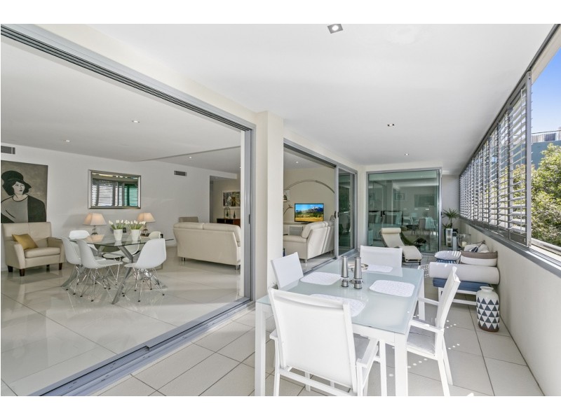 2/7 Burra Street, Chevron Island QLD 4217