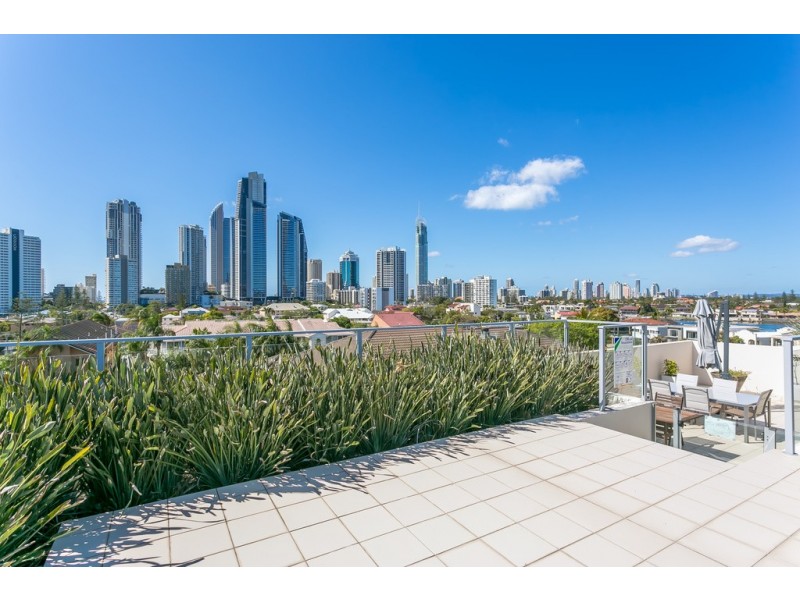 2/7 Burra Street, Chevron Island QLD 4217