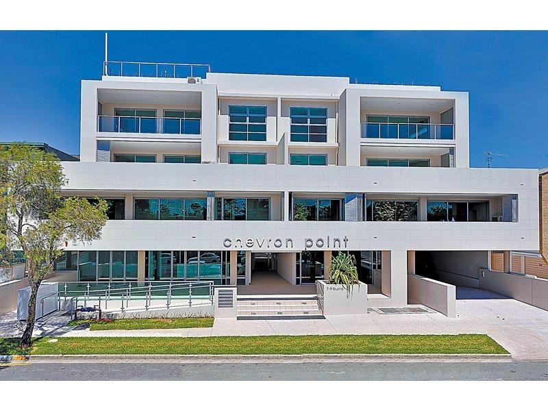2/7 Burra Street, Chevron Island QLD 4217