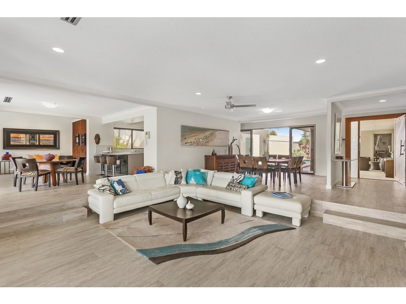 10 Kookaburra Court, Sorrento QLD 4217
