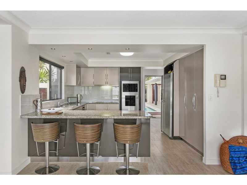 10 Kookaburra Court, Sorrento QLD 4217