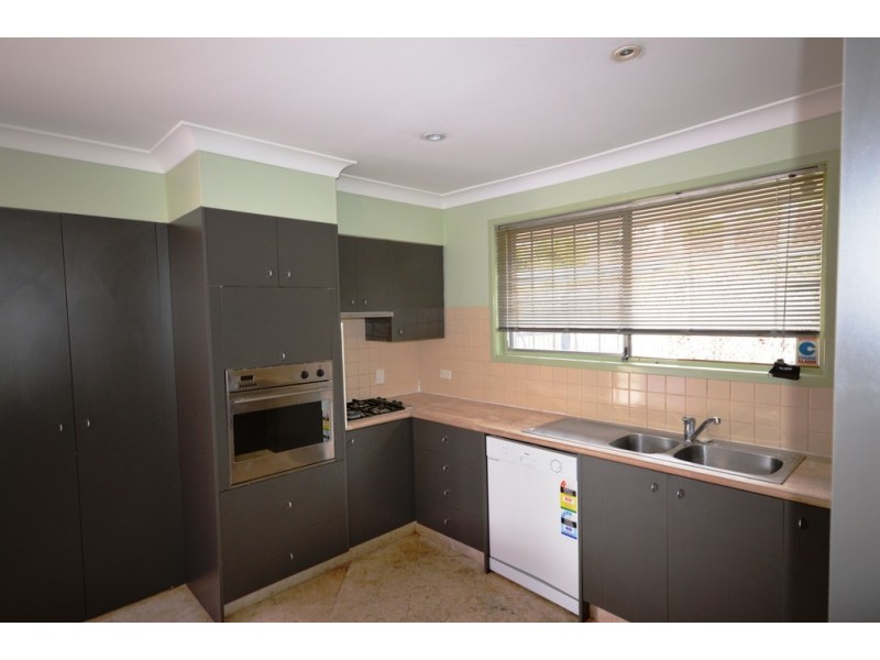 36 St Andrews, Isle Of Capri QLD 4217