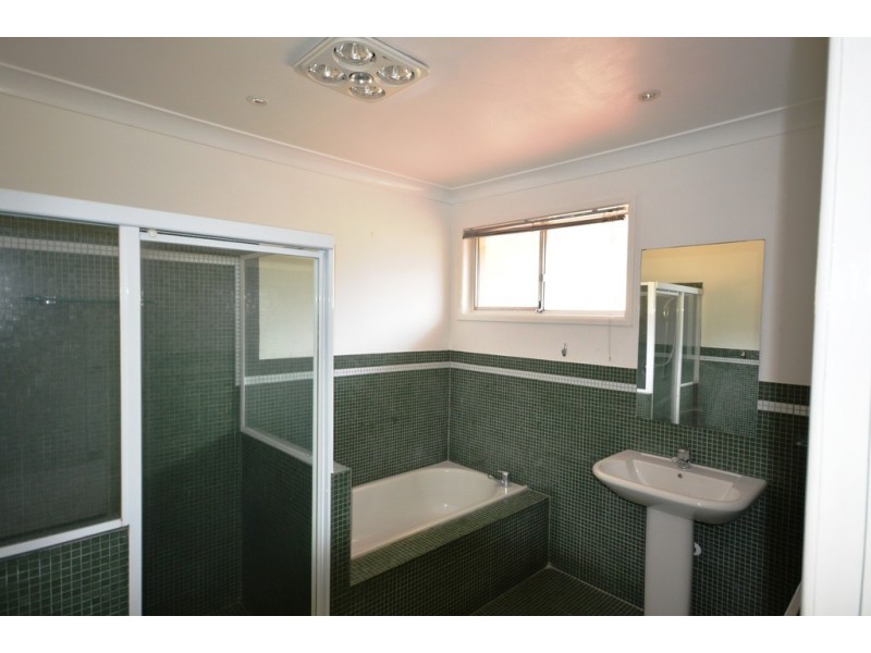 36 St Andrews, Isle Of Capri QLD 4217