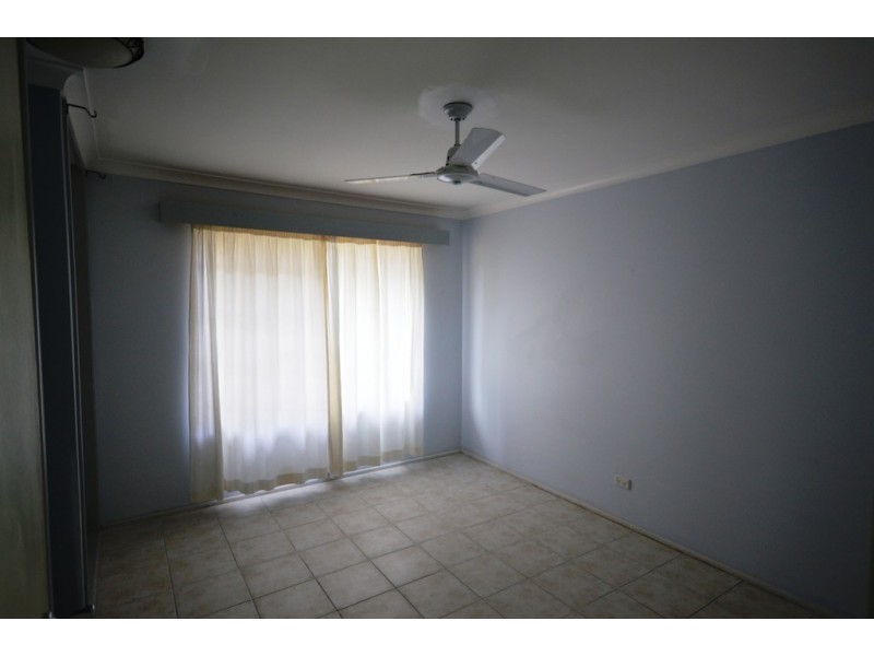 36 St Andrews, Isle Of Capri QLD 4217