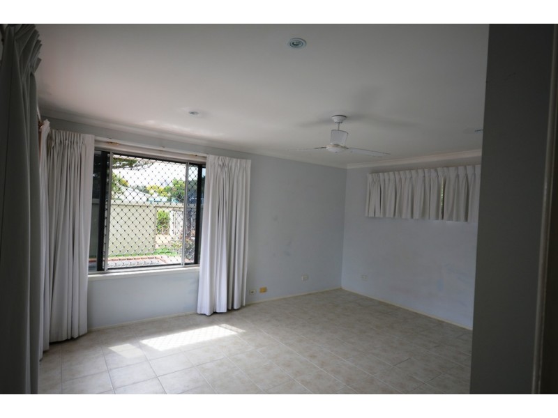 36 St Andrews, Isle Of Capri QLD 4217