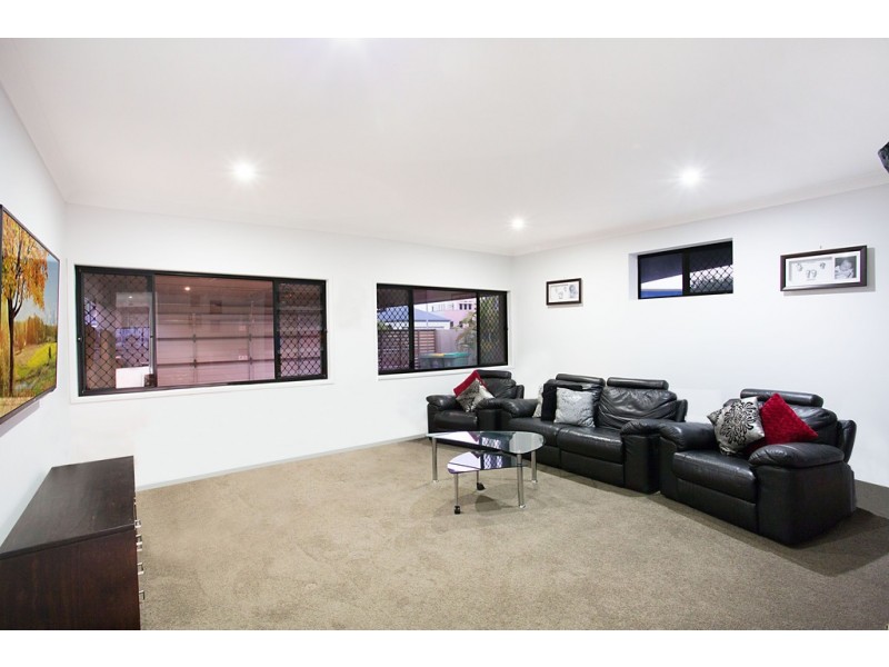 32 Blair Athol Crescent, Sorrento QLD 4217