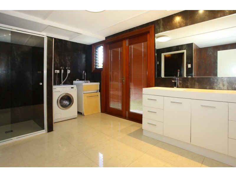 40 Fremar Street, Broadbeach Waters QLD 4218