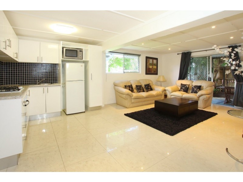 40 Fremar Street, Broadbeach Waters QLD 4218