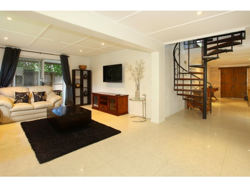 40 Fremar Street, Broadbeach Waters QLD 4218