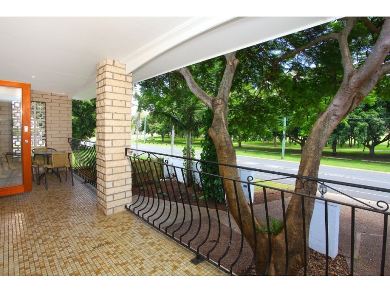 40 Fremar Street, Broadbeach Waters QLD 4218