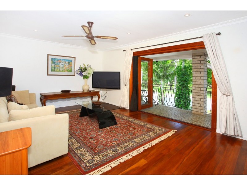 40 Fremar Street, Broadbeach Waters QLD 4218