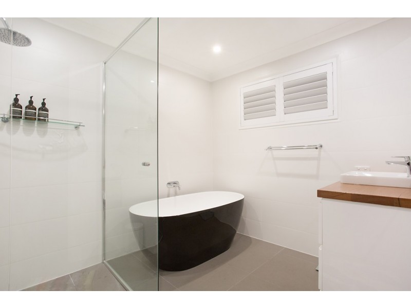 129 Campbell Street, Sorrento QLD 4217