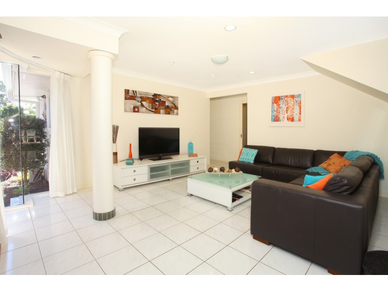 148 Bamboo Avenue, Benowa QLD 4217