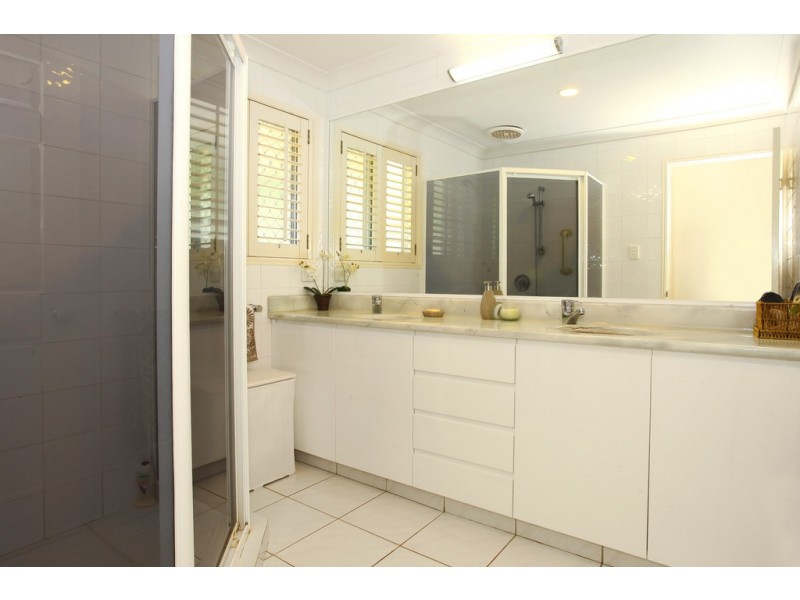 148 Bamboo Avenue, Benowa QLD 4217