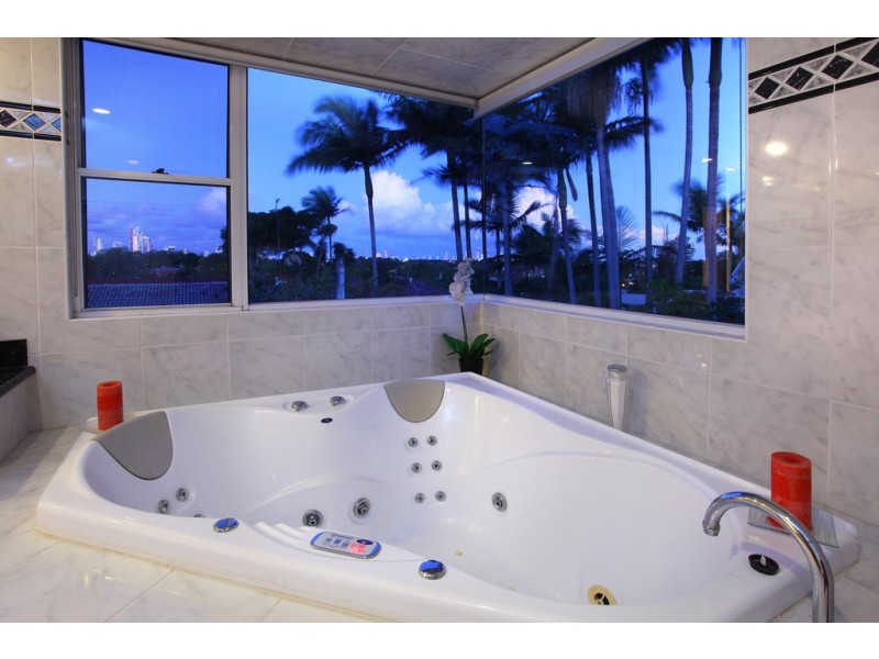 148 Bamboo Avenue, Benowa QLD 4217