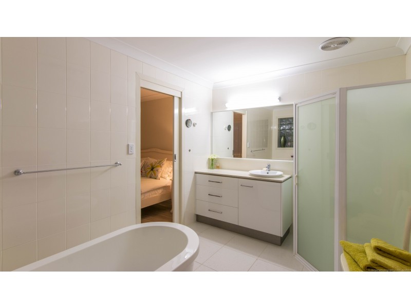 79 Campbell Street, Sorrento QLD 4217