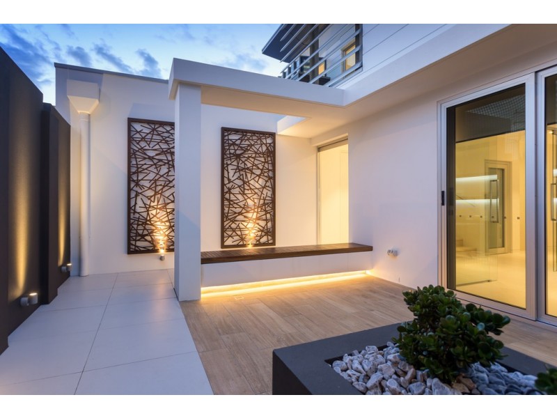 10 Wynnum Road, Norman Park QLD 4170