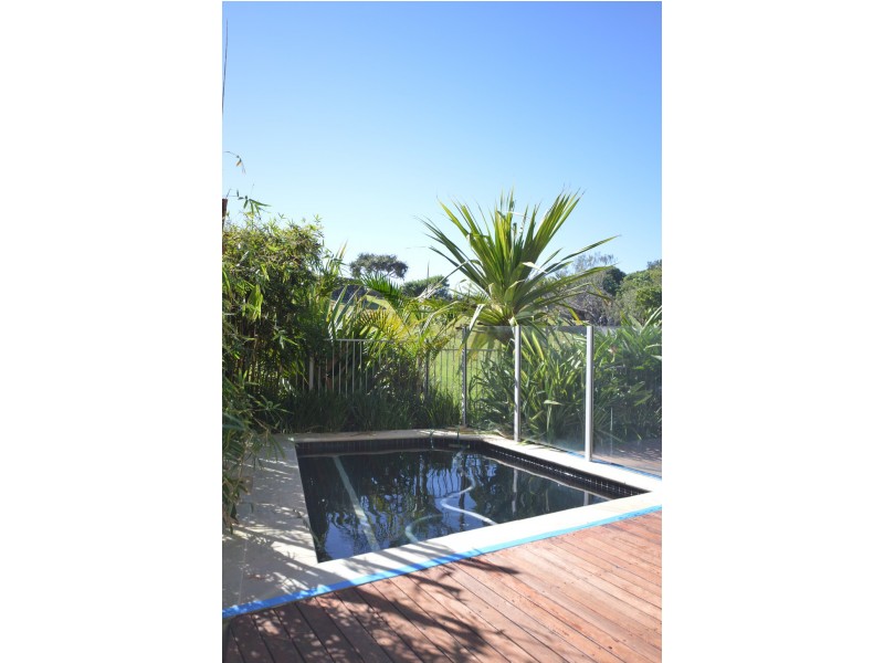 7 Brakes Crescent, Miami QLD 4220