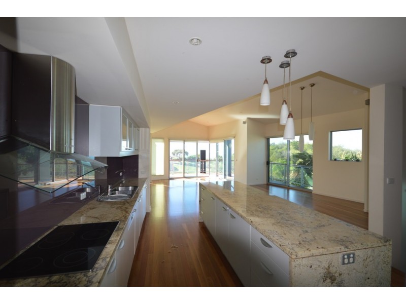 7 Brakes Crescent, Miami QLD 4220