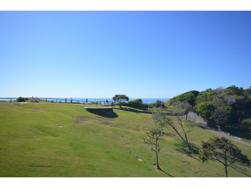 7 Brakes Crescent, Miami QLD 4220