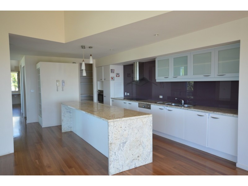 7 Brakes Crescent, Miami QLD 4220