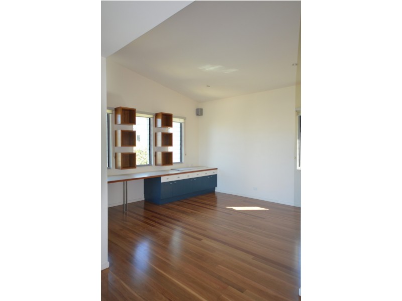 7 Brakes Crescent, Miami QLD 4220