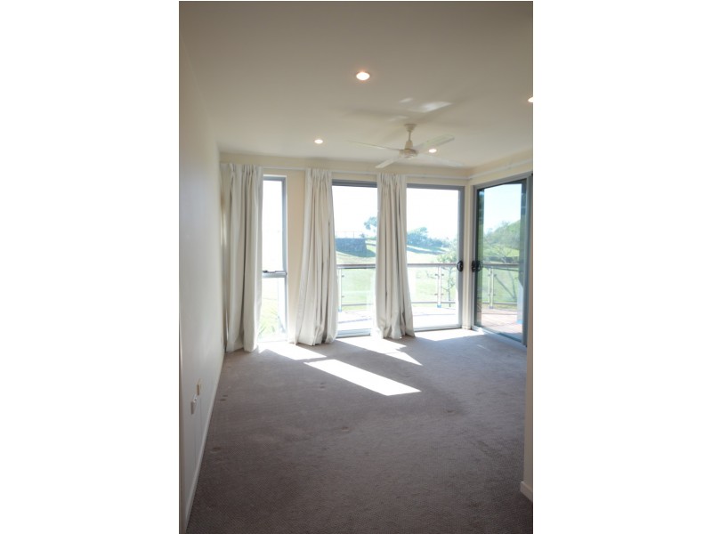 7 Brakes Crescent, Miami QLD 4220