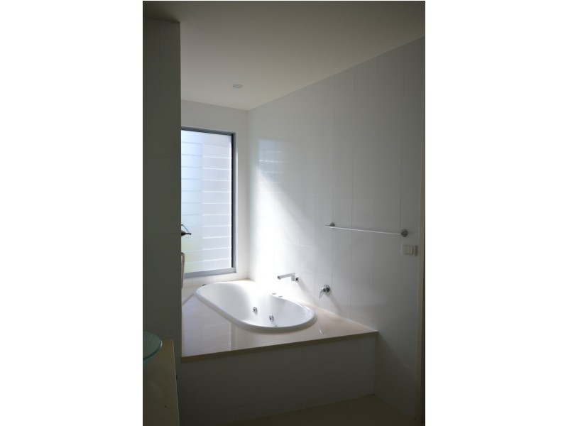 7 Brakes Crescent, Miami QLD 4220