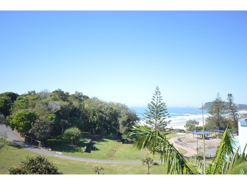 7 Brakes Crescent, Miami QLD 4220