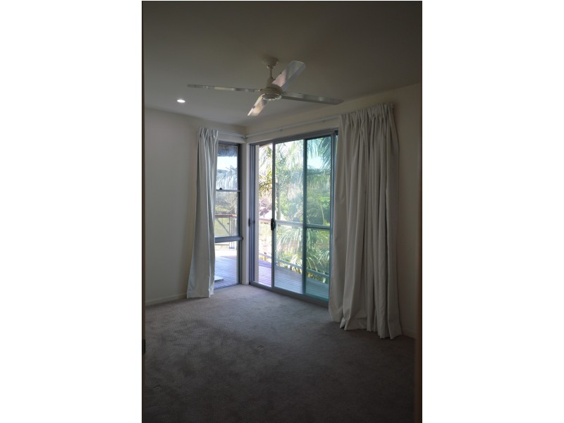 7 Brakes Crescent, Miami QLD 4220