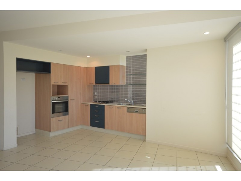 7 Brakes Crescent, Miami QLD 4220