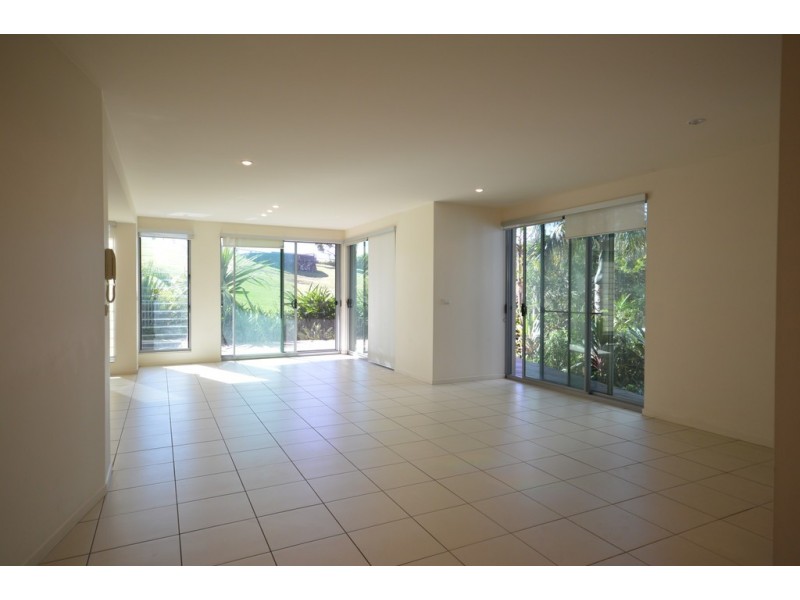 7 Brakes Crescent, Miami QLD 4220