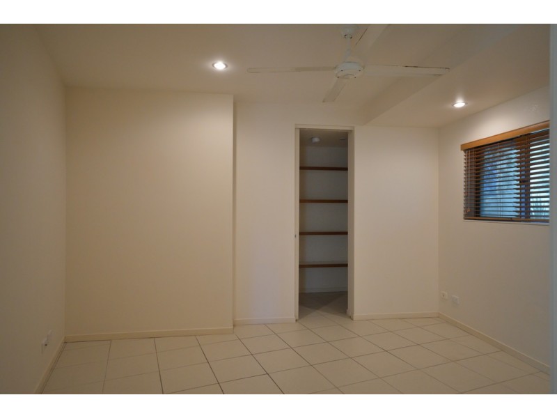 7 Brakes Crescent, Miami QLD 4220