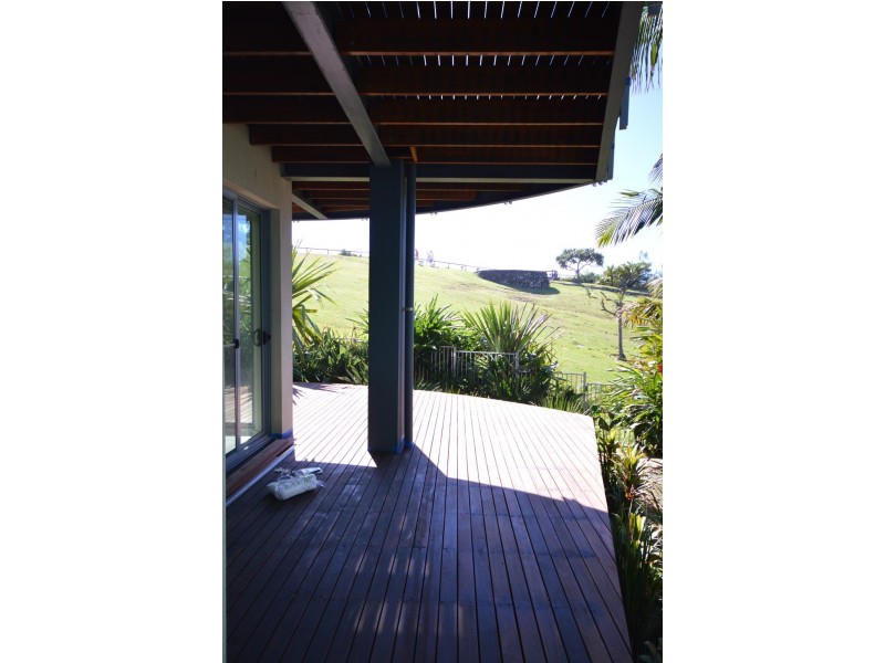 7 Brakes Crescent, Miami QLD 4220