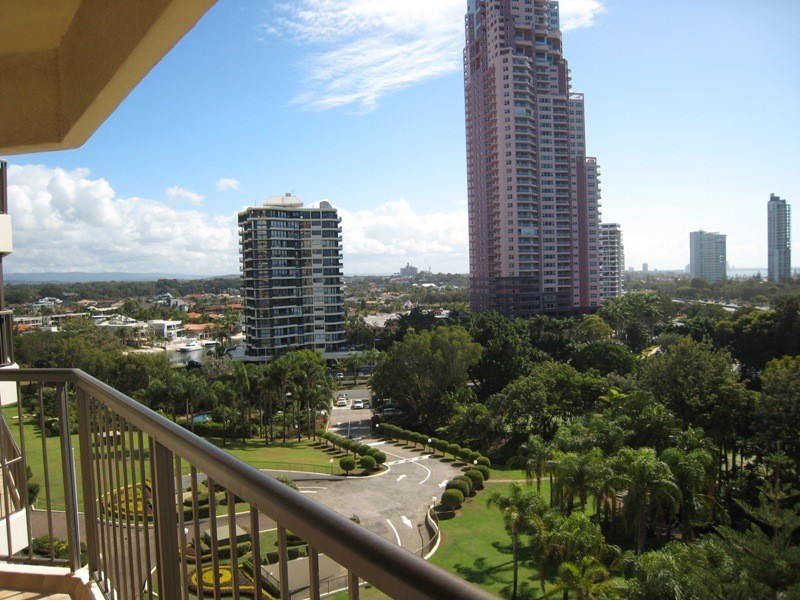 40/2 ‘Atlantis East’ Admiralty Drive, Paradise Waters QLD 4217