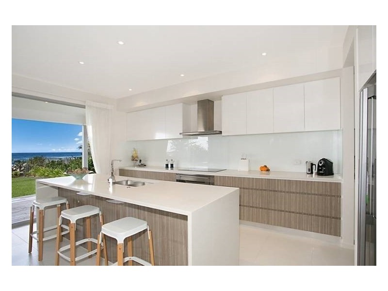 67 Jefferson Lane, Palm Beach QLD 4221
