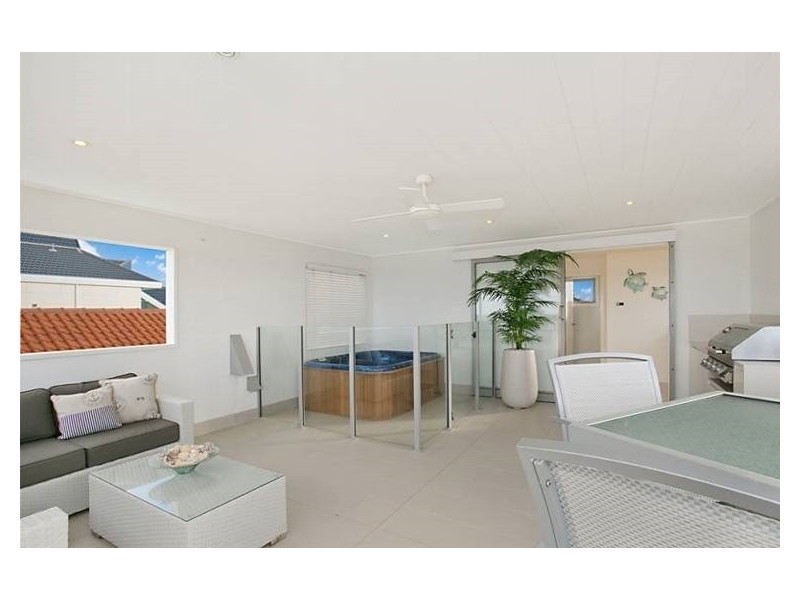67 Jefferson Lane, Palm Beach QLD 4221