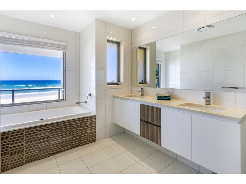 67 Jefferson Lane, Palm Beach QLD 4221