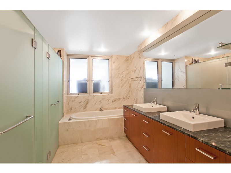 1802/300 ‘Aqua’ Marine Parade, Labrador QLD 4215