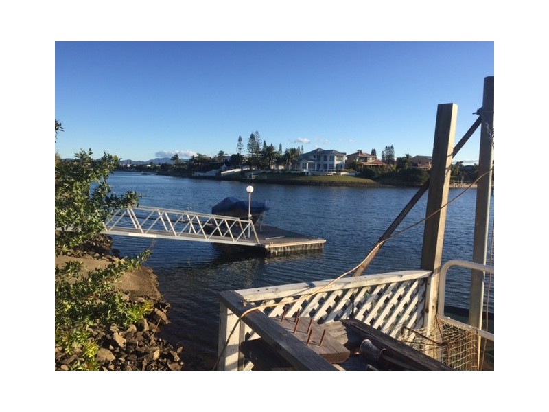 40 Claymore Crescent, Sorrento QLD 4217