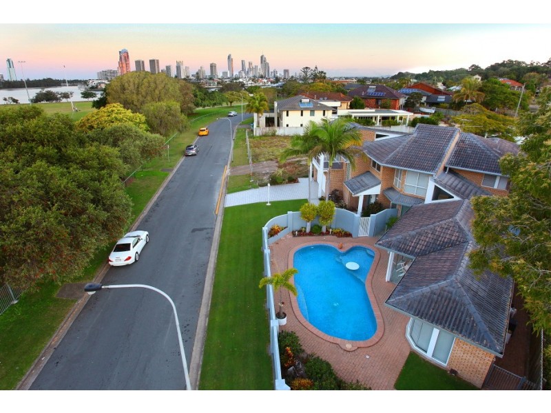 2 Biggs Place, Southport QLD 4215