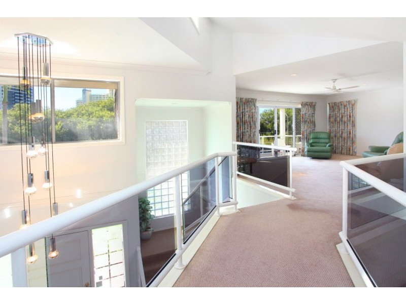 2 Biggs Place, Southport QLD 4215