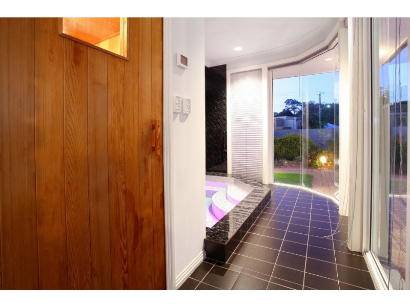 2 Biggs Place, Southport QLD 4215