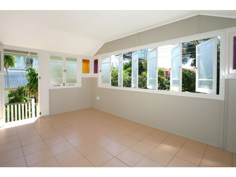 52 Bauer Street, Southport QLD 4215