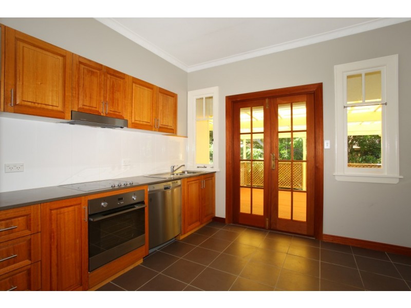 52 Bauer Street, Southport QLD 4215