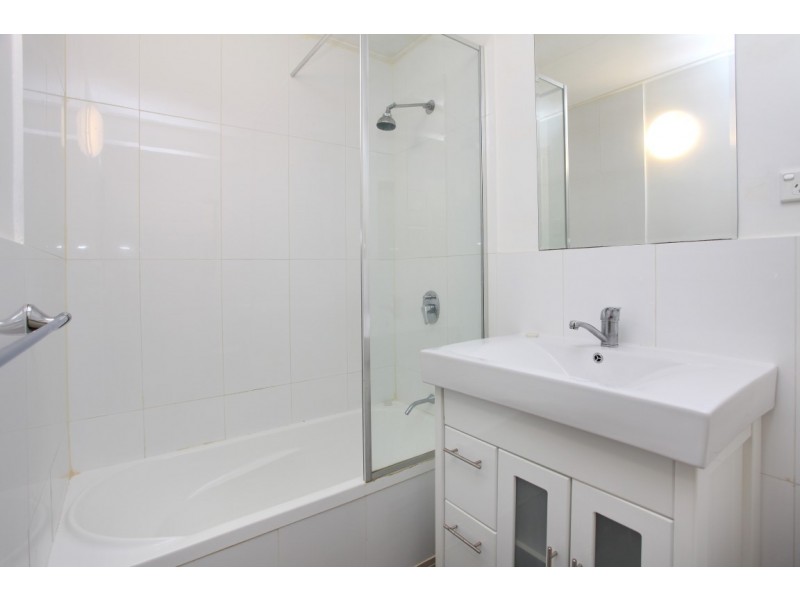 52 Bauer Street, Southport QLD 4215