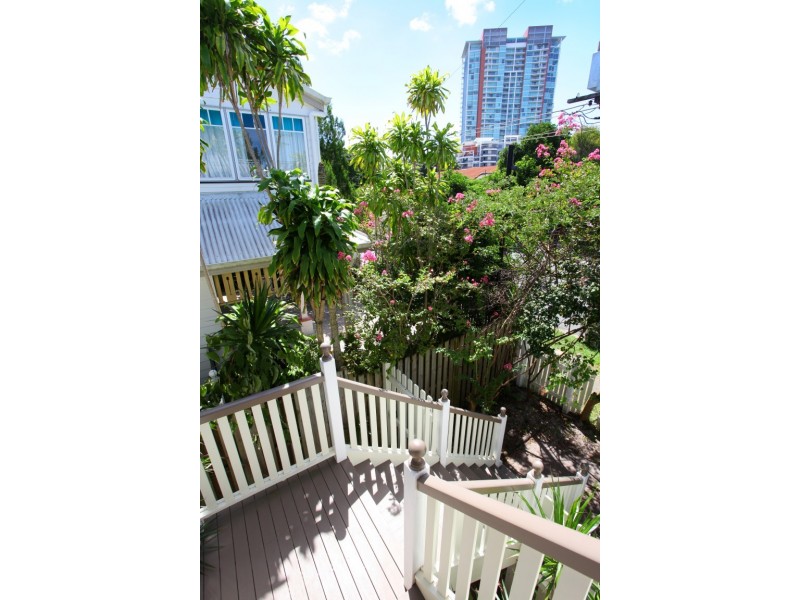 52 Bauer Street, Southport QLD 4215